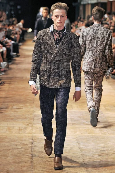 Look 39